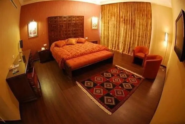 Deluxe Büyük Yataklı Tek Kişilik Oda