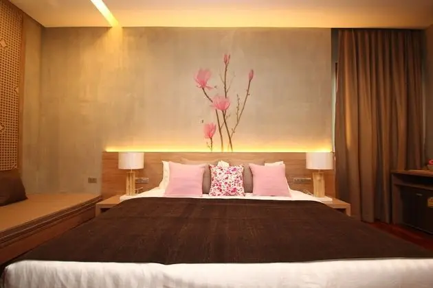 Superior Tek Büyük veya İki Ayrı Yataklı Oda, Balkon, Bahçe Manzaralı