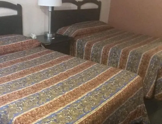 Tek Büyük Yataklı Oda, 2 Çift Kişilik Yatak