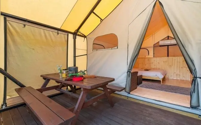 Oda (Glamping (1-8) Random)