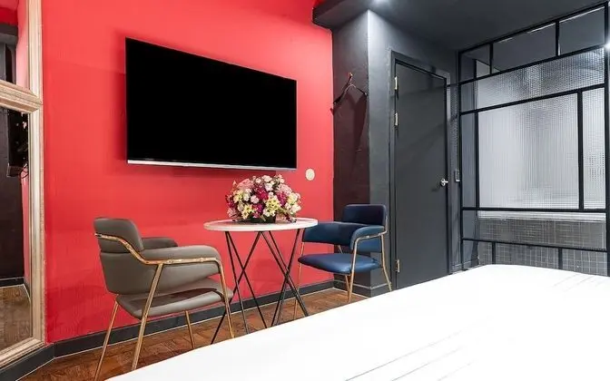 Oda (Deluxe Double (Netflix available + br)