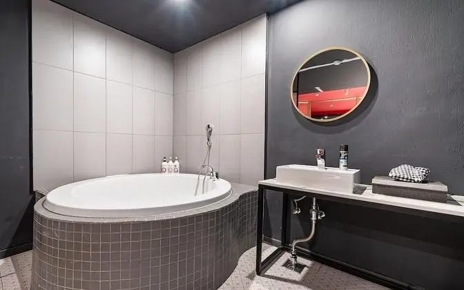 Oda (Deluxe Double (Netflix available + br)