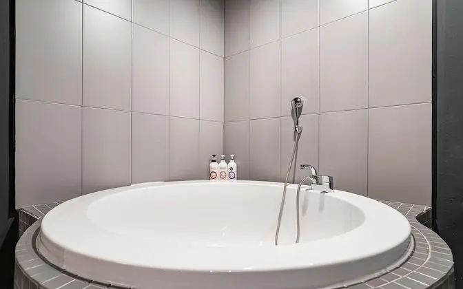 Oda (Deluxe Double (Netflix available + br)