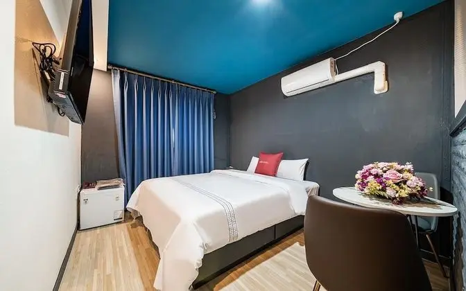 Oda (Premium double (Netflix available + b)