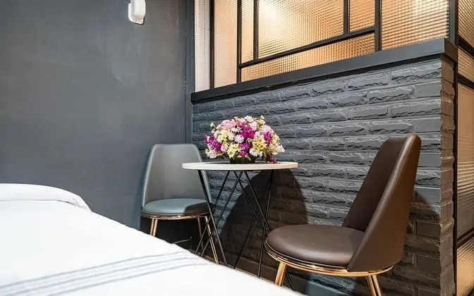 Oda (Premium double (Netflix available + b)