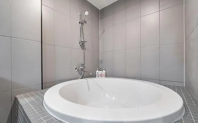 Oda (Premium double (Netflix available + b)