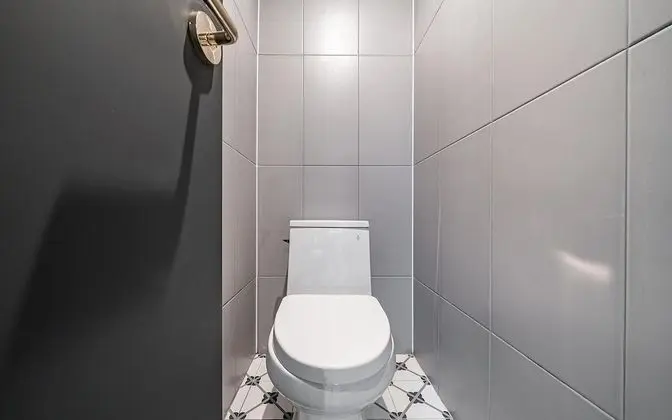 Oda (Premium double (Netflix available + b)