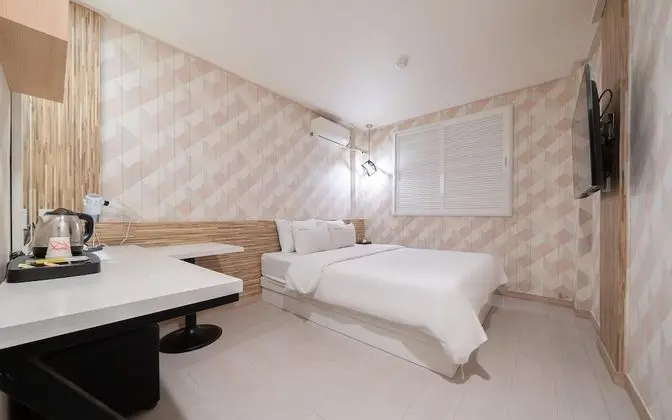 Oda (Standard (50 inch Samsung smart tv / )