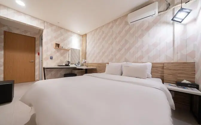 Oda (Standard (50 inch Samsung smart tv / )