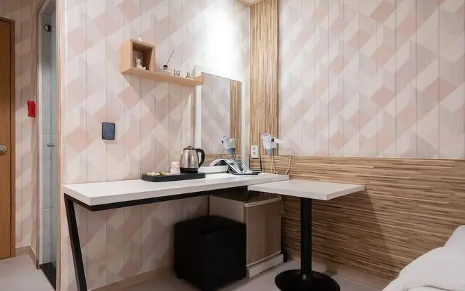 Oda (Standard (50 inch Samsung smart tv / )