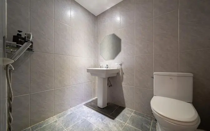 Oda (Standard (50 inch Samsung smart tv / )