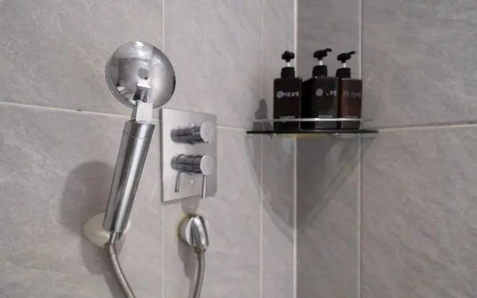 Oda (Standard (50 inch Samsung smart tv / )