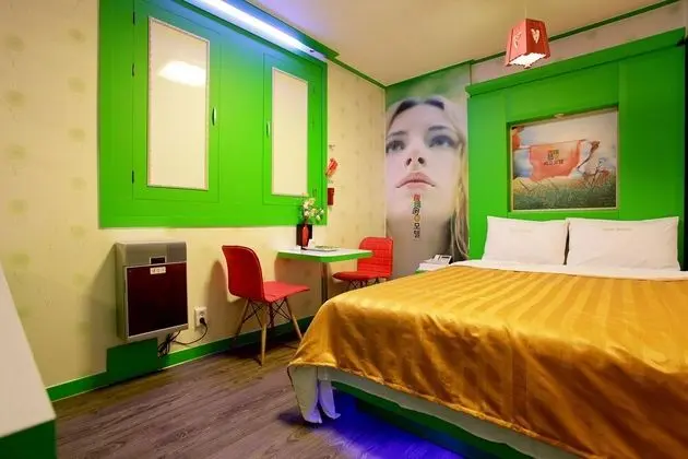 Oda (Massage Bed Room)