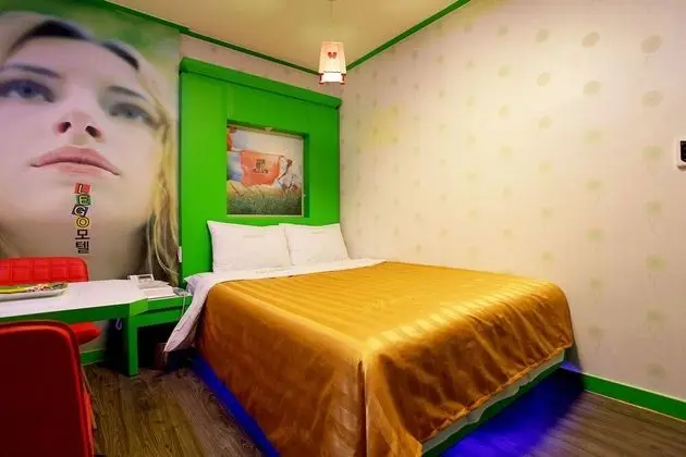 Oda (Massage Bed Room)