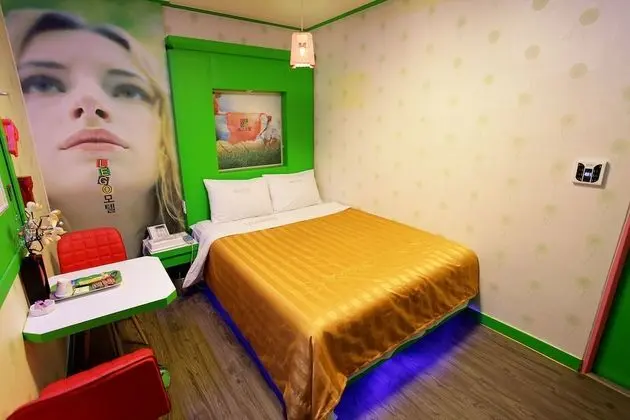 Oda (Massage Bed Room)