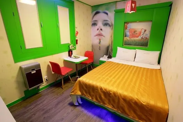 Oda (Massage Bed Room)