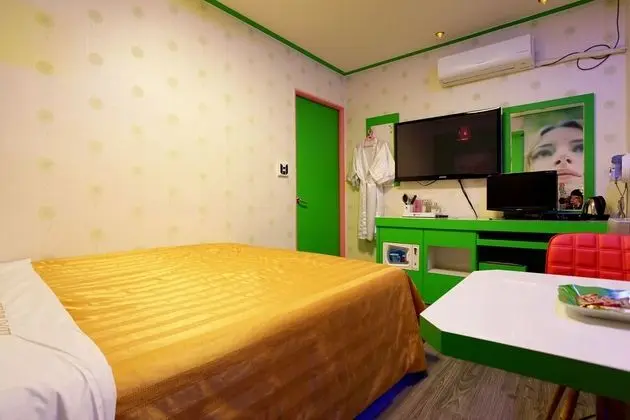 Oda (Massage Bed Room)