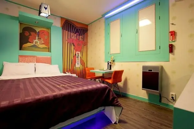 Oda (Massage Bed Room)