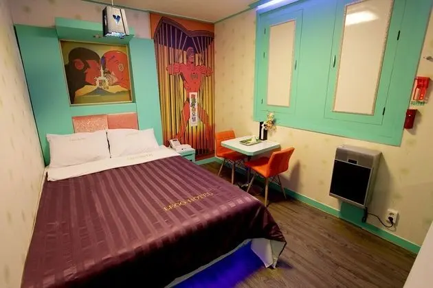 Oda (Massage Bed Room)