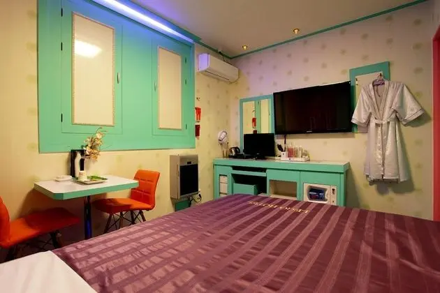 Oda (Massage Bed Room)