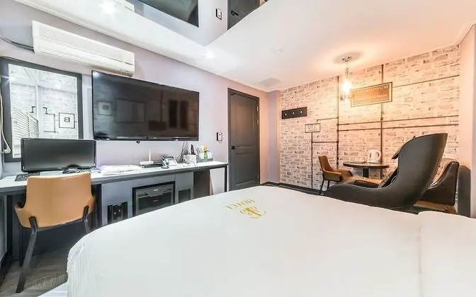 Oda (Deluxe (massage chair Netflix styler )