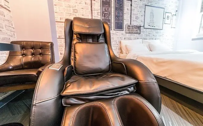 Oda (Deluxe (massage chair Netflix styler )