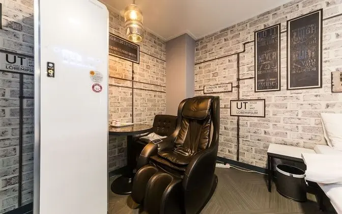 Oda (Deluxe (massage chair Netflix styler )