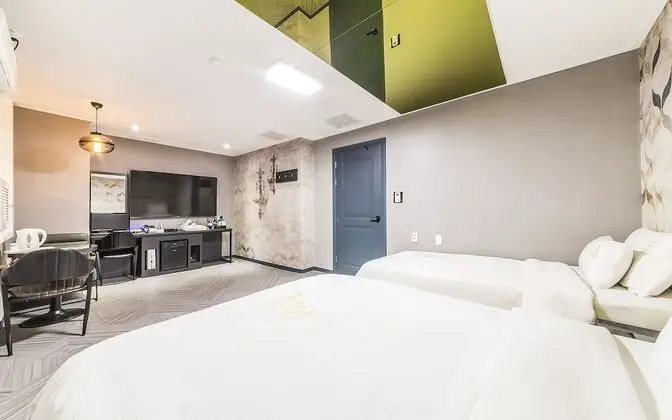 Oda (Premium (Netflix styler available))