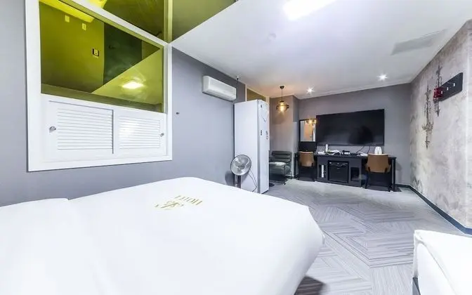 Oda (Premium (Netflix styler available))