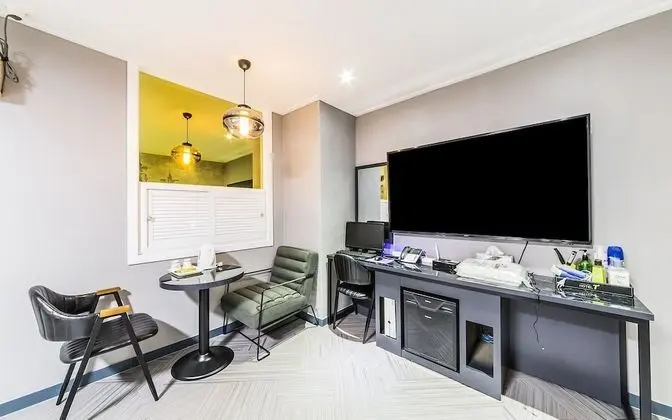 Oda (Premium (Netflix styler available))