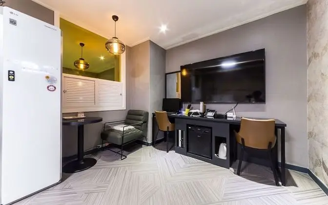 Oda (Premium (Netflix styler available))