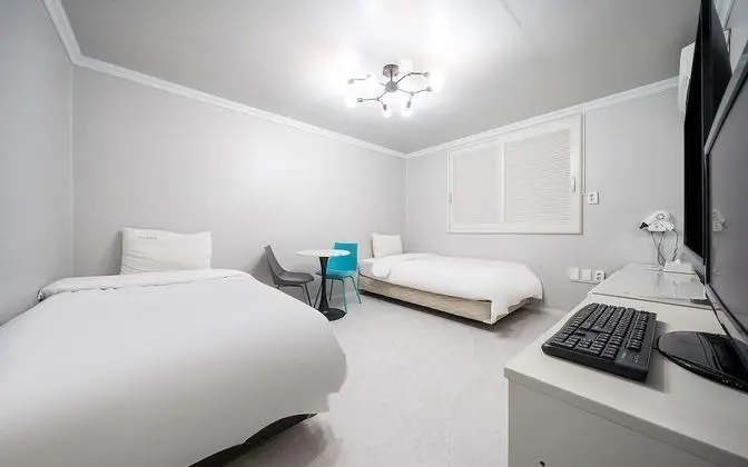 Oda (Twin (LG 65"TV + Netflix available + )