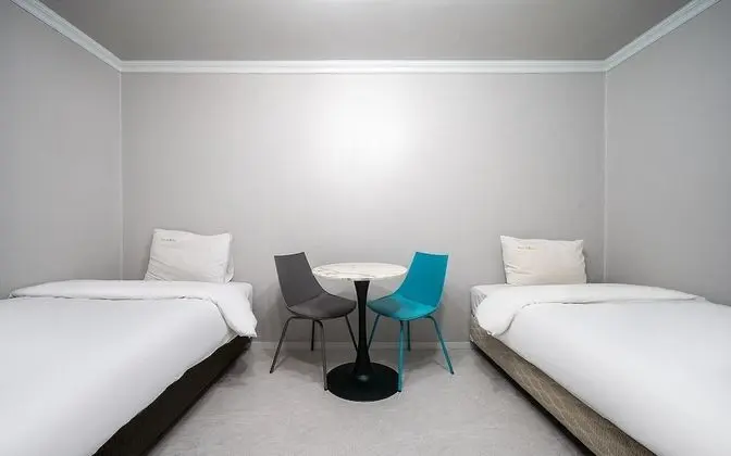 Oda (Twin (LG 65"TV + Netflix available + )