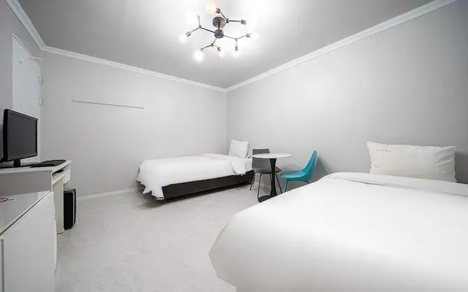 Oda (Twin (LG 65"TV + Netflix available + )