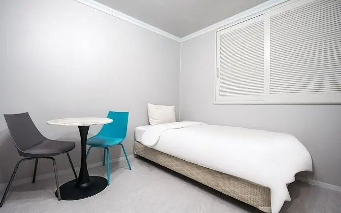 Oda (Twin (LG 65"TV + Netflix available + )