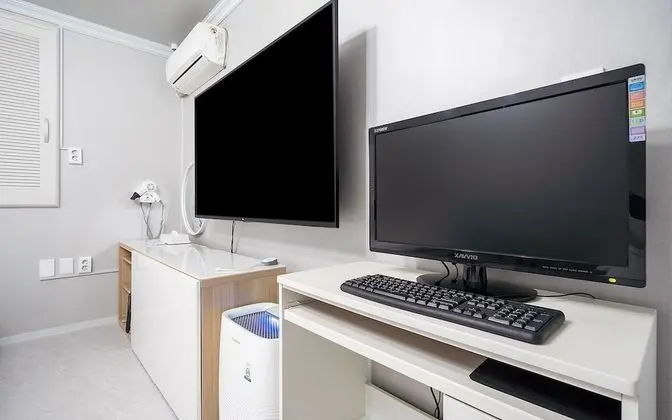 Oda (Twin (LG 65"TV + Netflix available + )