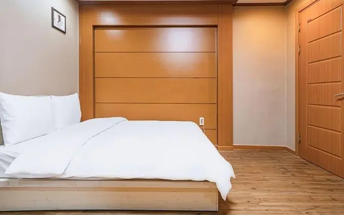 Oda (Family Room B (Double + Ondol Netflix)