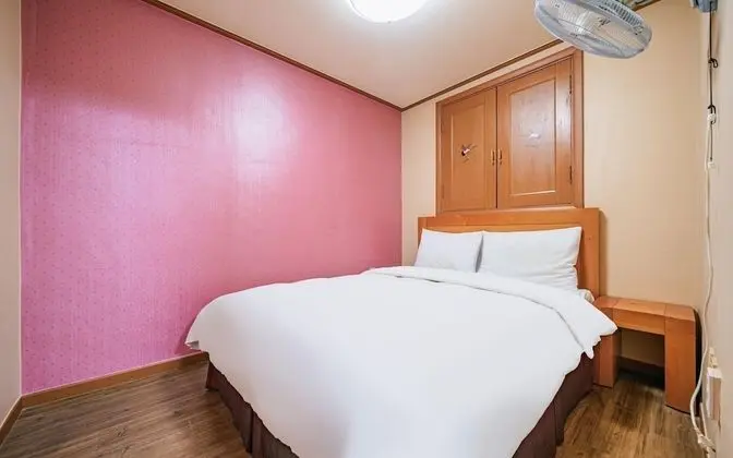 Oda (Family Room B (Double + Ondol Netflix)