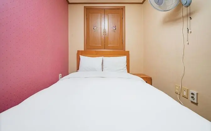 Oda (Family Room B (Double + Ondol Netflix)