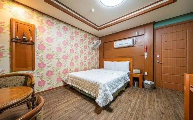 Oda (Standard room (Netflix viewing availa)