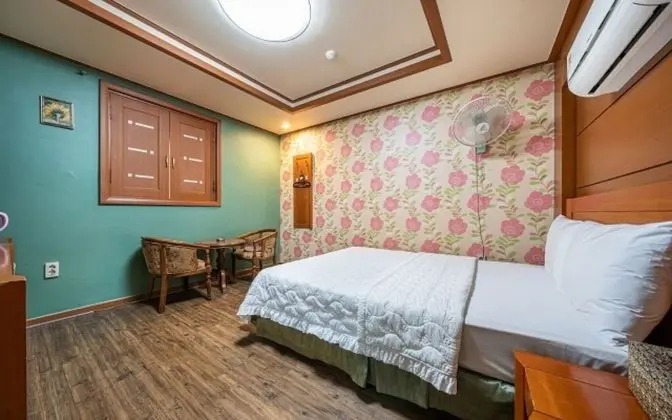 Oda (Standard room (Netflix viewing availa)