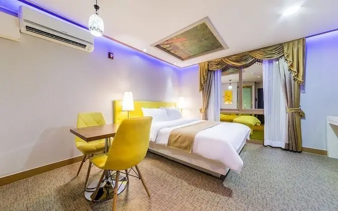 Oda (Gold (sky window / bathtub))