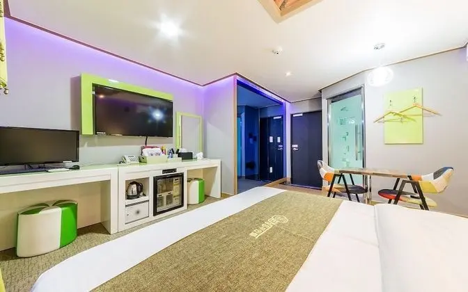 Oda (Gold (sky window / bathtub))