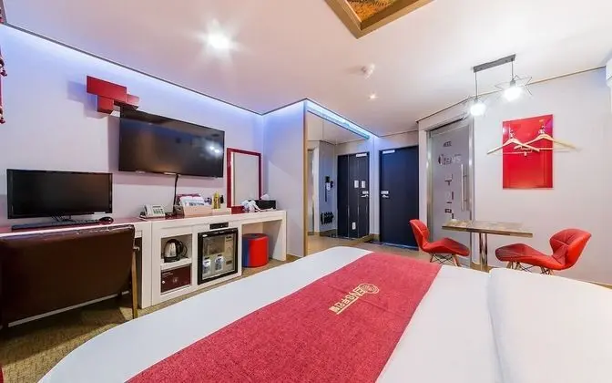 Oda (Gold (sky window / bathtub))