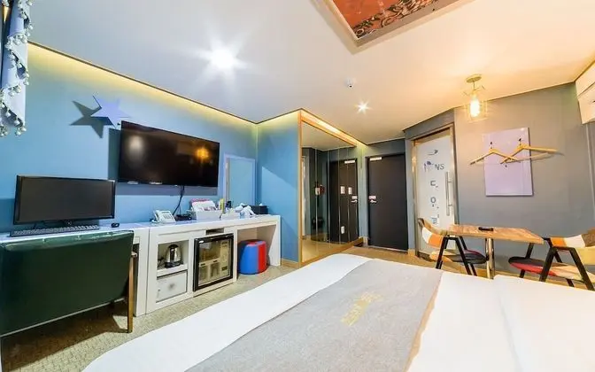 Oda (Gold (sky window / bathtub))