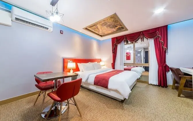 Oda (Gold (sky window / bathtub))