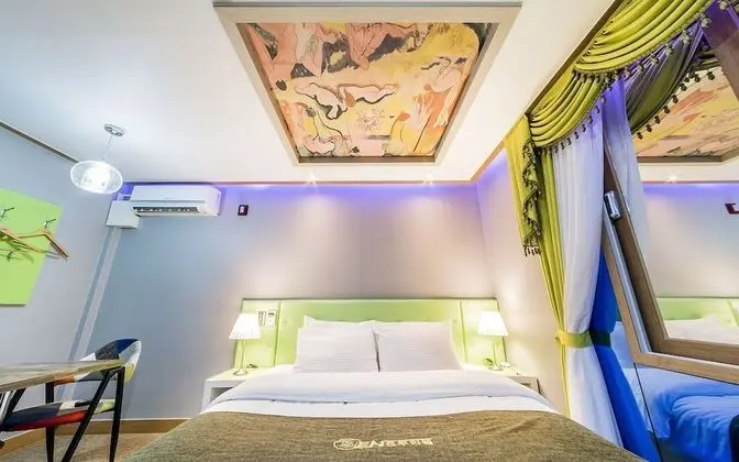 Oda (Gold (sky window / bathtub))