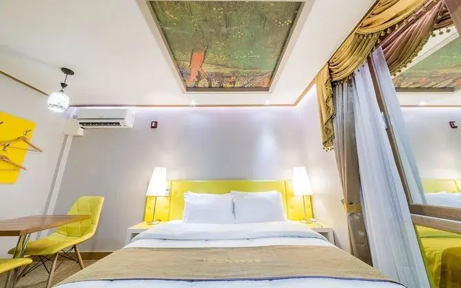 Oda (Gold (sky window / bathtub))