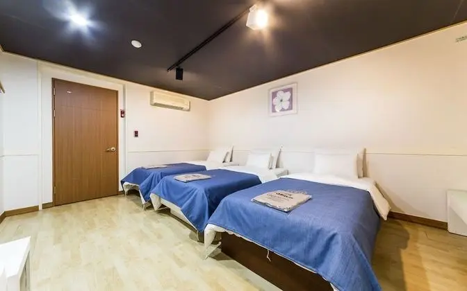 Oda (Triple Single 3 (3 people) Breakfast )