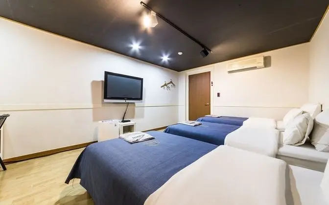 Oda (Triple Single 3 (3 people) Breakfast )